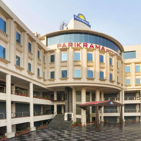 Days Hotel By Wyndham, Джаландхар Екстериор снимка