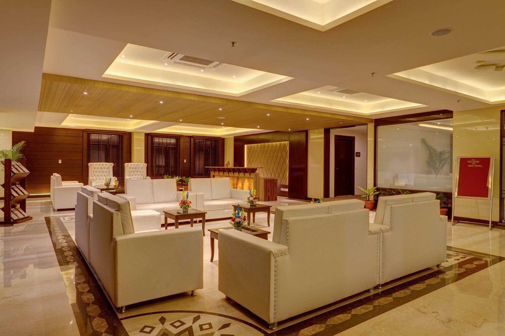 Days Hotel By Wyndham, Джаландхар Екстериор снимка